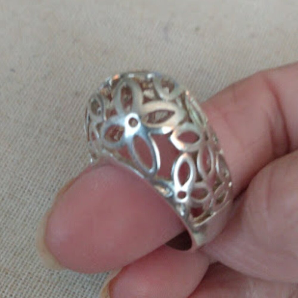 Relic: Silver tone open design dome ring> Size 8